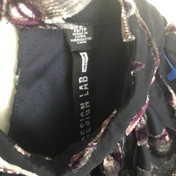 Design Lab Floral Cold Shoulder Top - Size XS - Picture 4 of 13